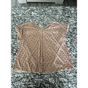 Flower & Feather Blouse Top Women 3XL Tan All Over Bow Print Pleated Quarter Zip